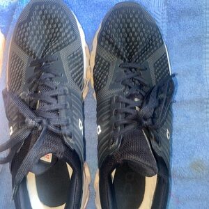 Men's Black Athletic Shoes